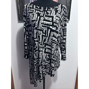 Travelers by Chico's Women’s Size 3 (XL) Black White Asymmetrical Tunic Top